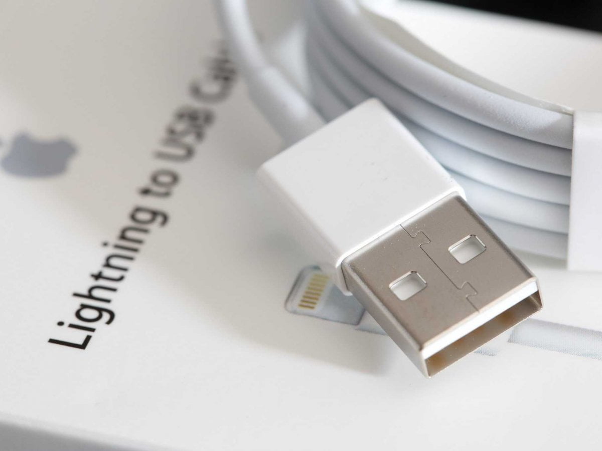 Usb iphone 6. Кабель Apple Lightning USB. Кабель USB Lightning для iphone. Лайтинг для айфона оригинал. Лайтнинг кабель iphone оригинал.