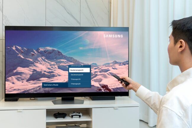 Samsung 2023 model TV ve monitör serisinde yer alan TÜV Rheinland'dan ‘Color Vision Accessibility/Renk Görme Erişilebilirliği’ sertifikasına sahip olan SeeColors Modu, renk görme bozukluğuna sahip izleyicilere daha keyifli bir seyir deneyimi yaşatmak için ekranın renk özelliklerini yeniden düzenliyor. 