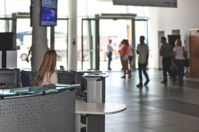 Belediyeler, kentsel dönüşüm anlaşma ve tapu devir hizmetleri, evlendirme işlemleri ile tüm ilk başvuru süreçleri ve sözleşme işlemlerinde dublör kullanımını engellemek amacıyla KVK uyumlu parmak izi kimlik doğrulama sistemine geçiyor.