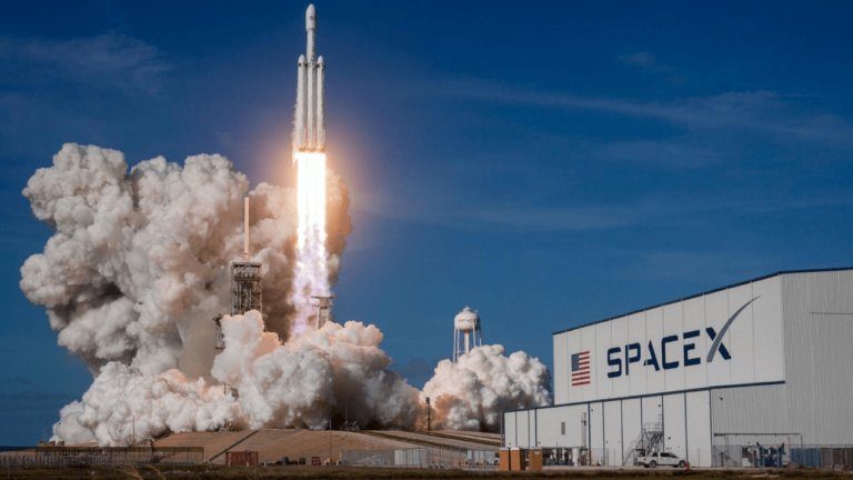 SpaceX' iki yıllık zararın ardından kara geçti