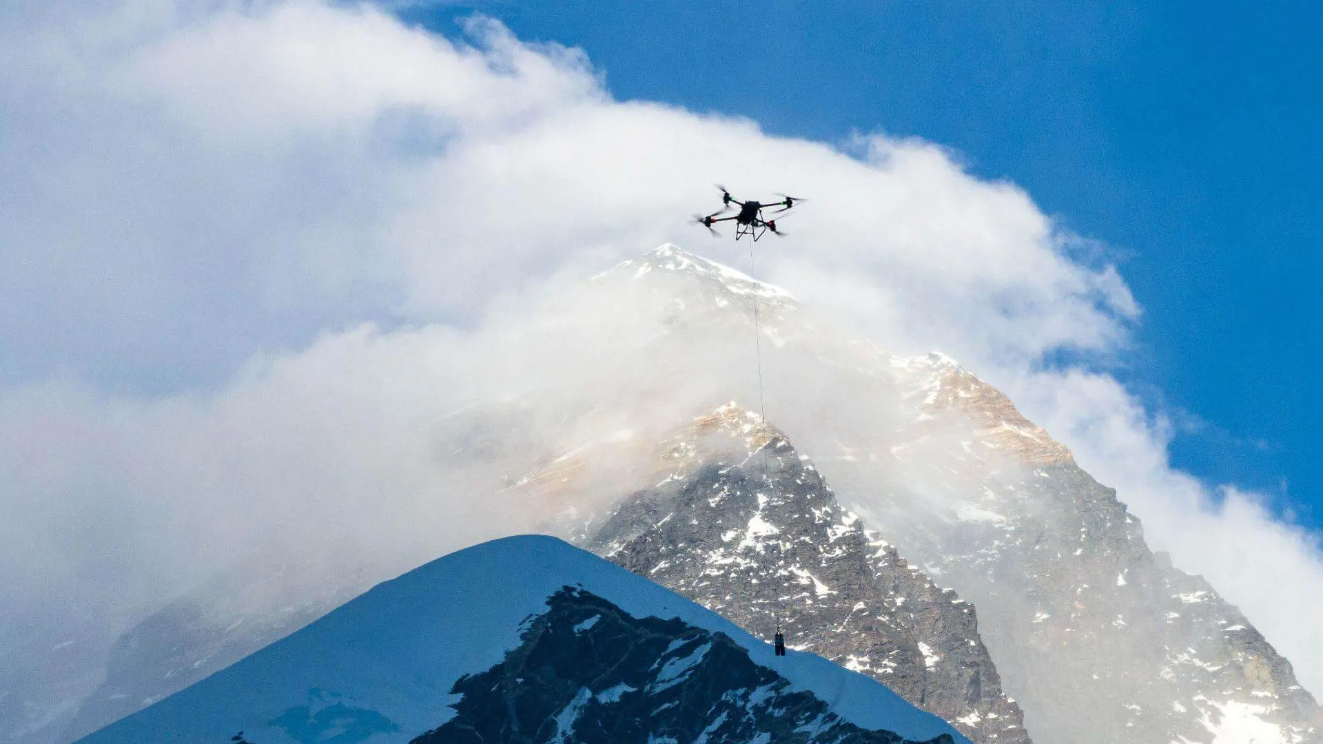 Everest Dağı’nda Drone teslimatı yapıldı!