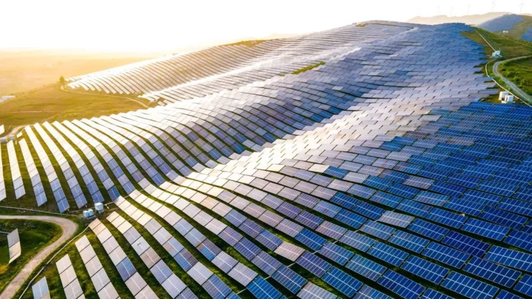 Dünyanın en büyük güneş enerji santrali