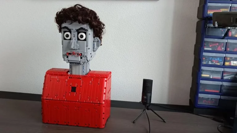 Konuşan lego robot