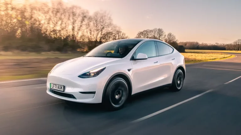 Tesla Model Y, yeni versiyonuyla gündeme oturdu