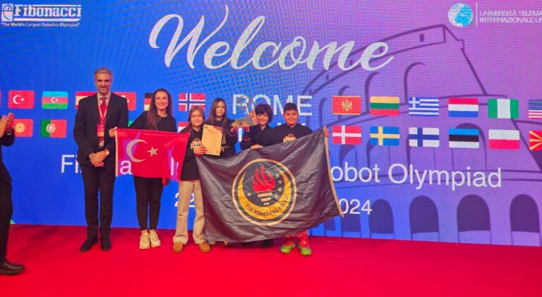 TED Rönesans Koleji öğrencileri, yazılım olimpiyatlarında şampiyon olmayı başardı. 