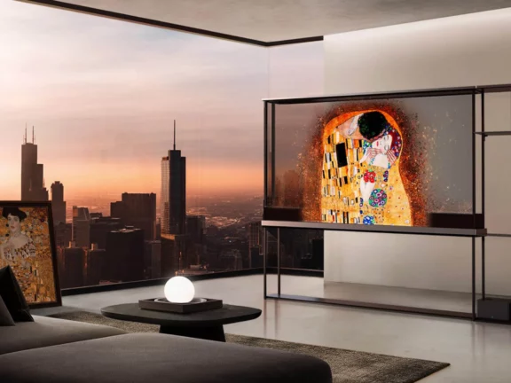 LG'nin şeffaf TV modeli, en iyi icat ödülü alıyor.